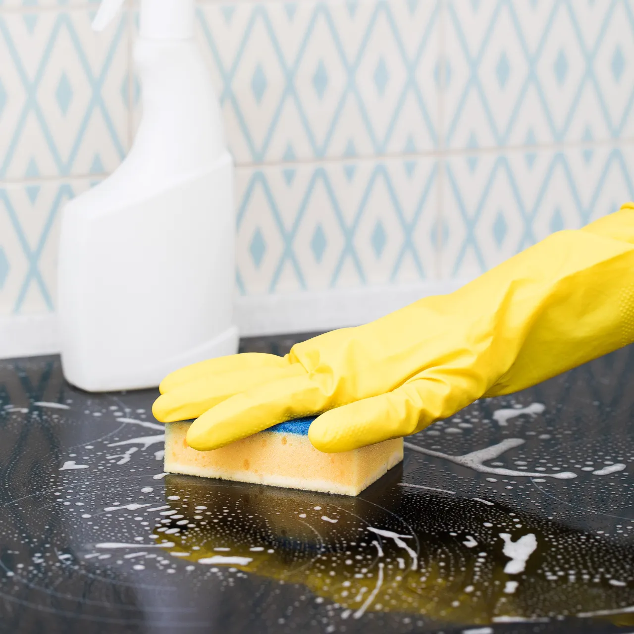 Deep cleaning with sponge and spray in New Jersey
